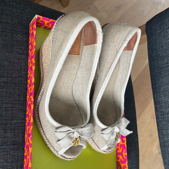 Tory Burch- Jackie Wedge - Picture 5 of 6